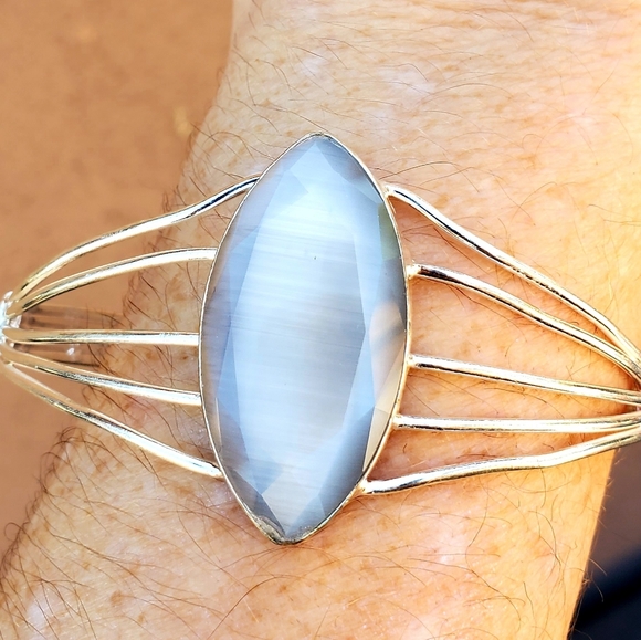 New Cat Eye Silver Cuff Bracelet. - Picture 12 of 14